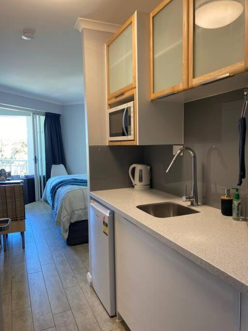 Alex Heads Beachfront Resort King Bed Studio Room Alexandra Headland Eksteriør bilde